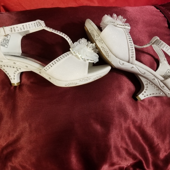 NIB DREAM PAIRS GIRLS SANDALS LOW HEEL DRESS PUMP ANKLE T STRAP FLOWER SHOES - Picture 5 of 10